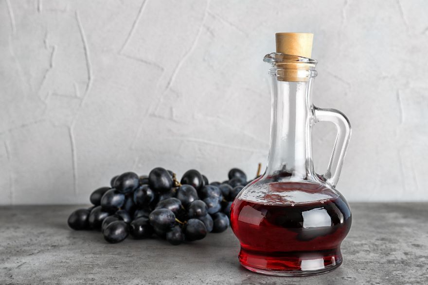 Does red wine vinegar have alcohol? with bunch of grapes