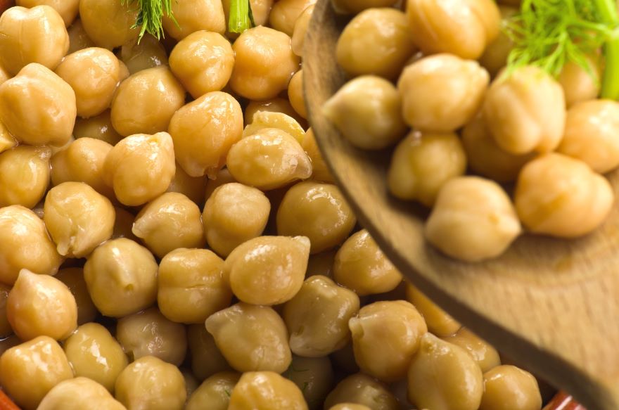 What do chickpeas taste like? with a spoon of chickpeas