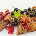 Pulp crackers with different fruit on top