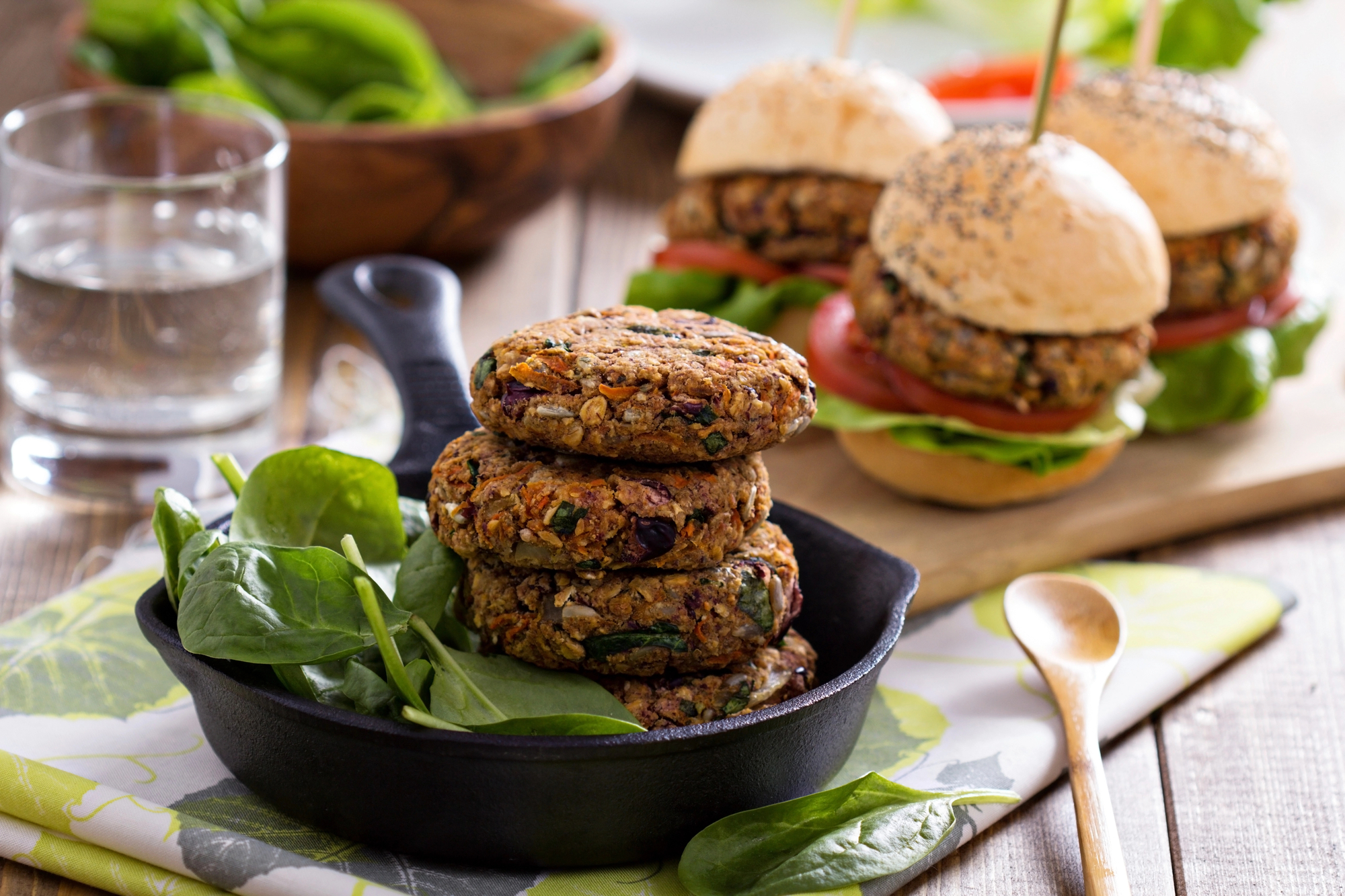 Veggie pulp burgers with lettuce and buns